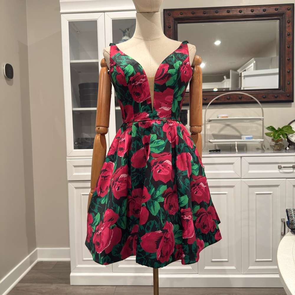 Sherri Hill Rose Print Plunge Fit & Flare Cocktail Dress - Size 2